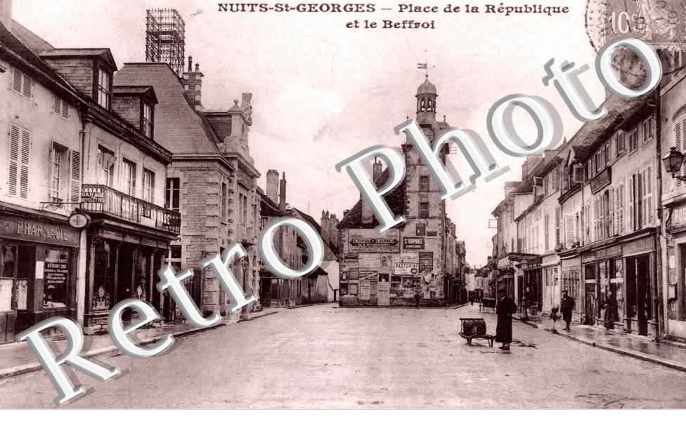 Place de la Republique et le Beffroi