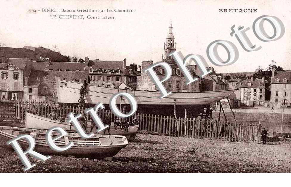 Bateau Gresillon sur les chantiers  LE CHEVERT constructeur
