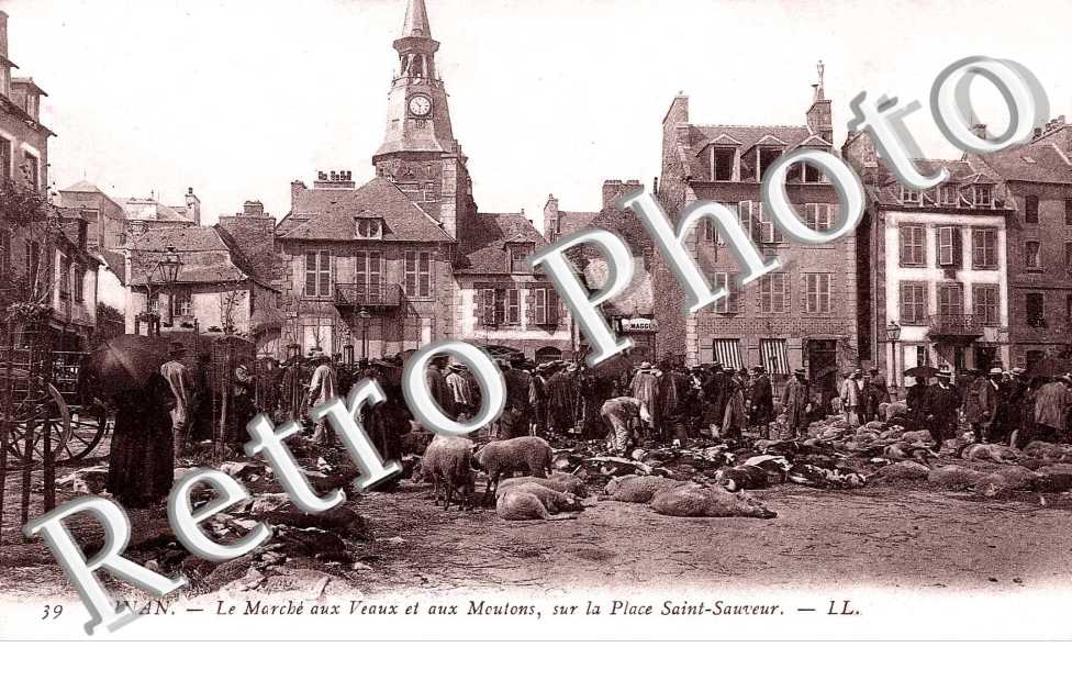 LE MARCHE AUX VEAUX ET AUX MOUTONS   PLACE SAINT SAUVEUR