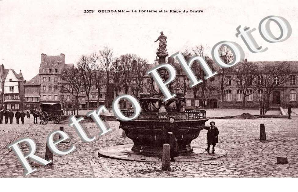 la fontaine et la place du centre