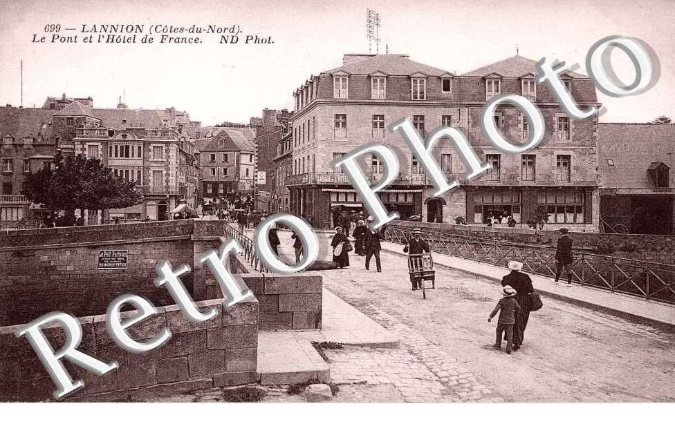 Le pont et l&#039;hotel de France