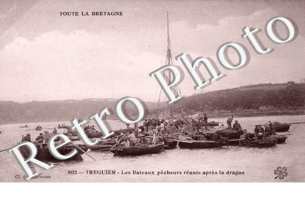 les bateaux pecheurs reunis apres la drague