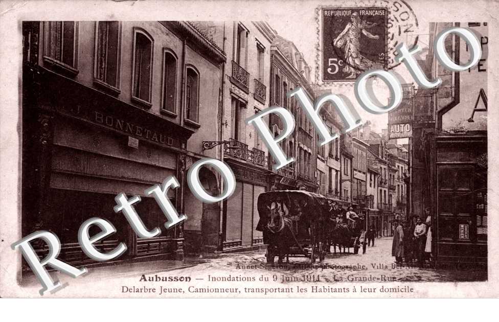 La Grande Rue - Delarbre Jeune, camionneur, transportant les habitants a leur domicile