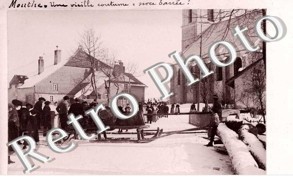 Une rue sous la Neige : Une Vieille Coutume, Noce Barree