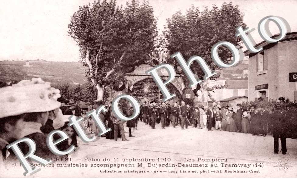 Fete du 11 sept 1910 - pompiers et societes musicales accompagnant M. Dujardin au tramway