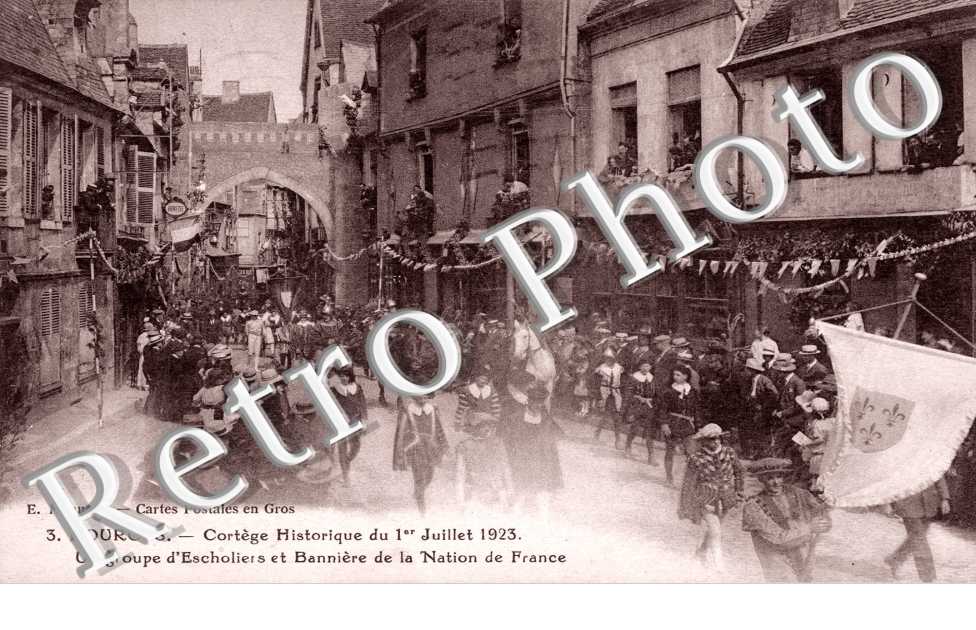 Cortege historique du 1er juillet 1923 - Un groupe d&#039;escholiers