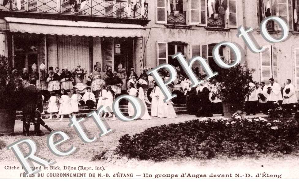 Fete du Couronnement - Un groupe d&#039;Anges