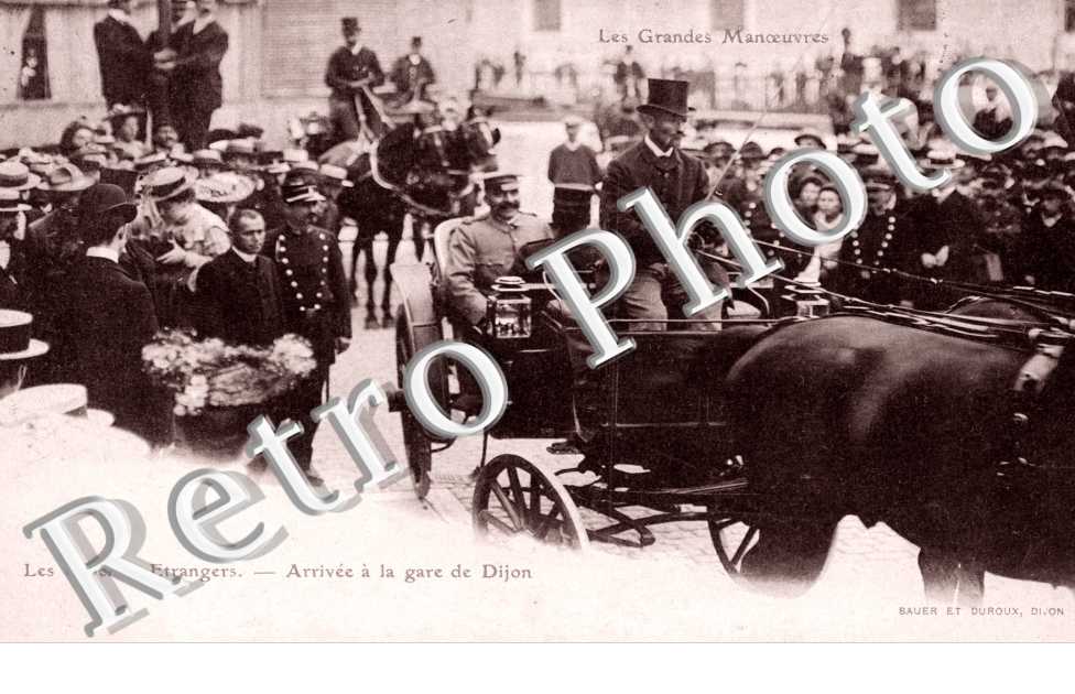 Les Officiers Etrangers - Arrivee a la Gare