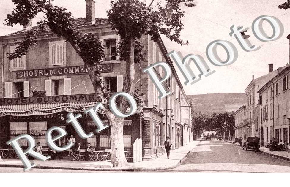 Une Rue - Hotel du Commerce