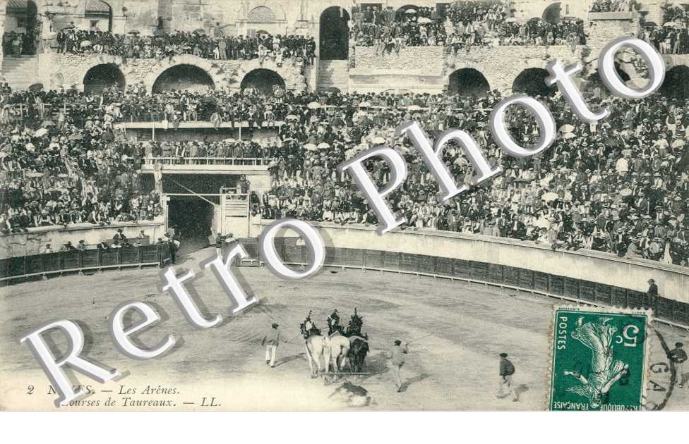 Les Arenes - Course de Taureaux