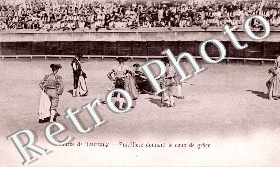 Courses de Taureaux - Puntillero donnant le coup de grace