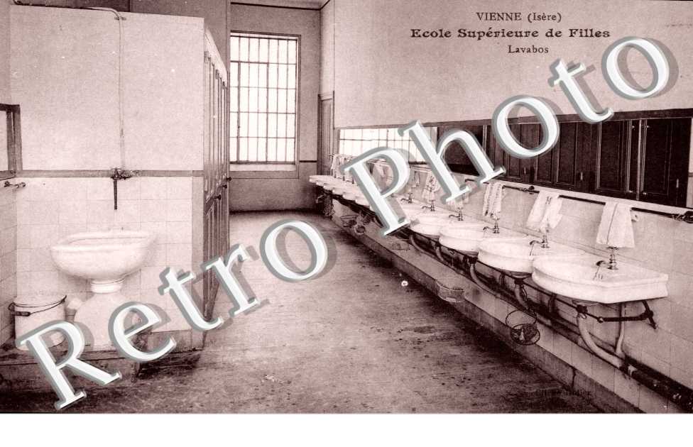 Ecole Superieure de Filles - Lavabos