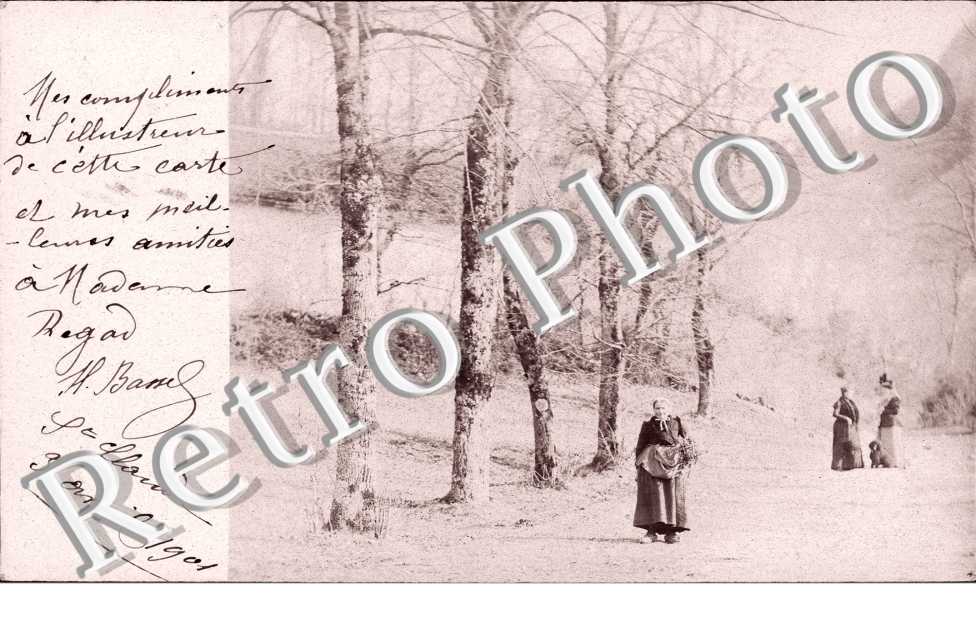 Femmes sur un chemin