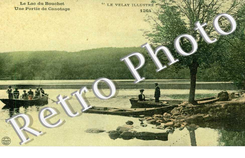 Le Lac du Bouchet - Une partie de canotage