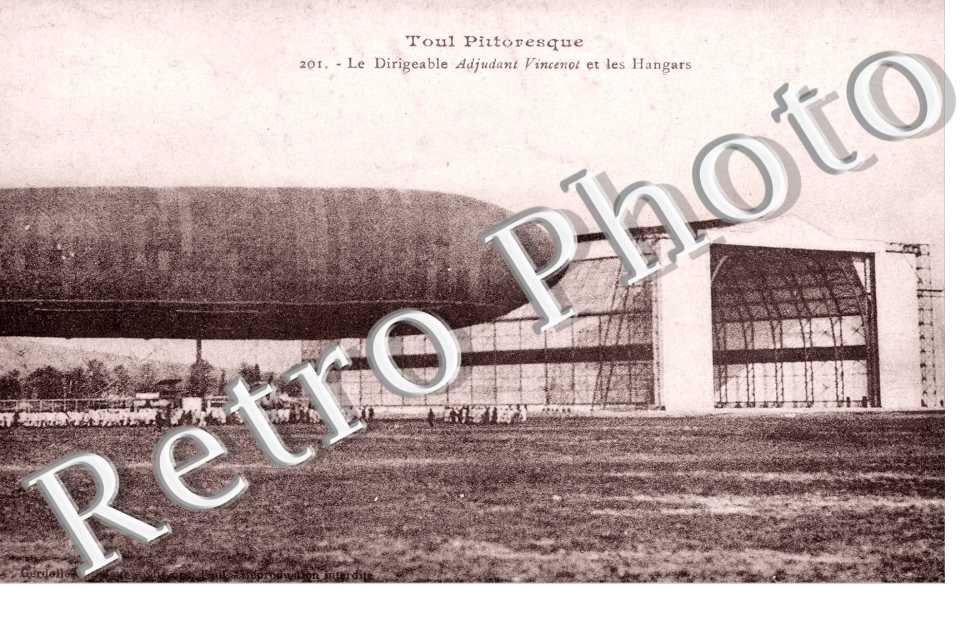 Le Dirigeable Adjudent Vincenot et les hangars