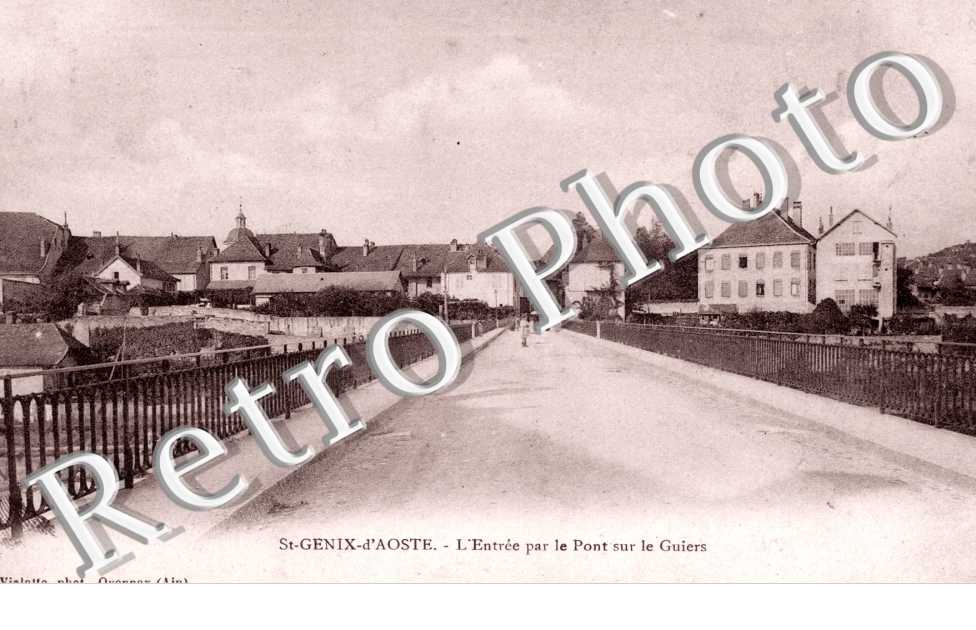 Saint Genix d&#039;Aoste L&#039;entree par le pont sur le Guiers