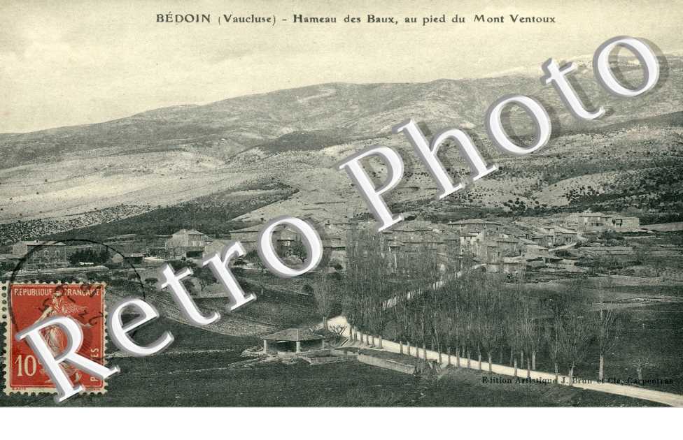 Hameau des Baux au pied du Mont Ventoux