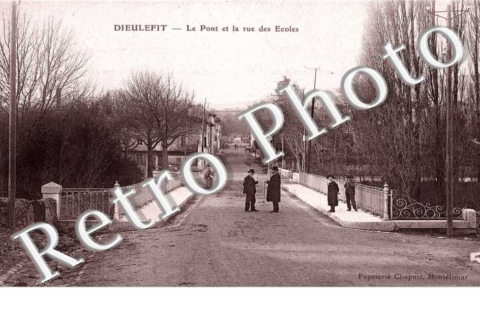 le pont et la rue des ecoles