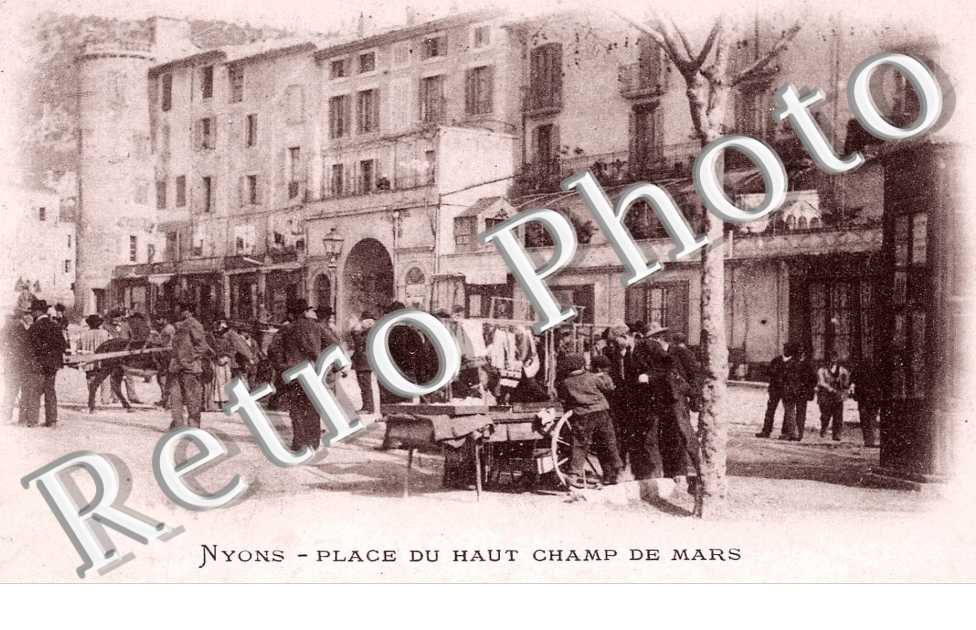 Place du haut Champ de Mars