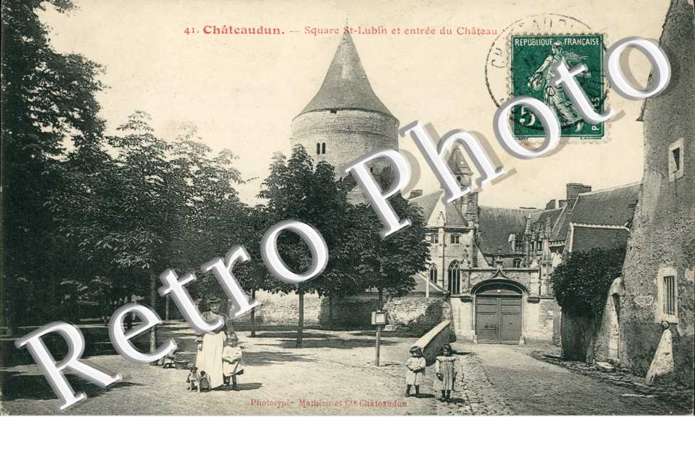 Square Saint Lubin et entree du Chateau