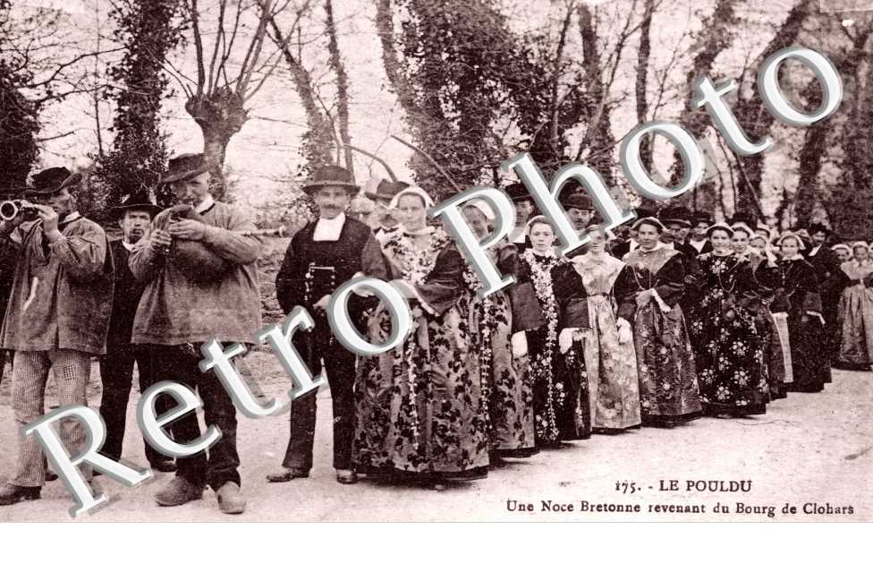 Une noce bretonne revenant du Bourg de Clohars
