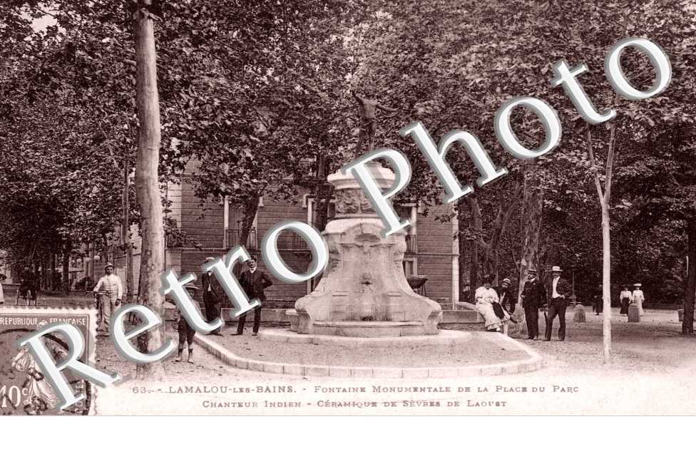 Fontaine monumentale de la place du parc - chanteur indien - ceramique de Sevres de Laovet
