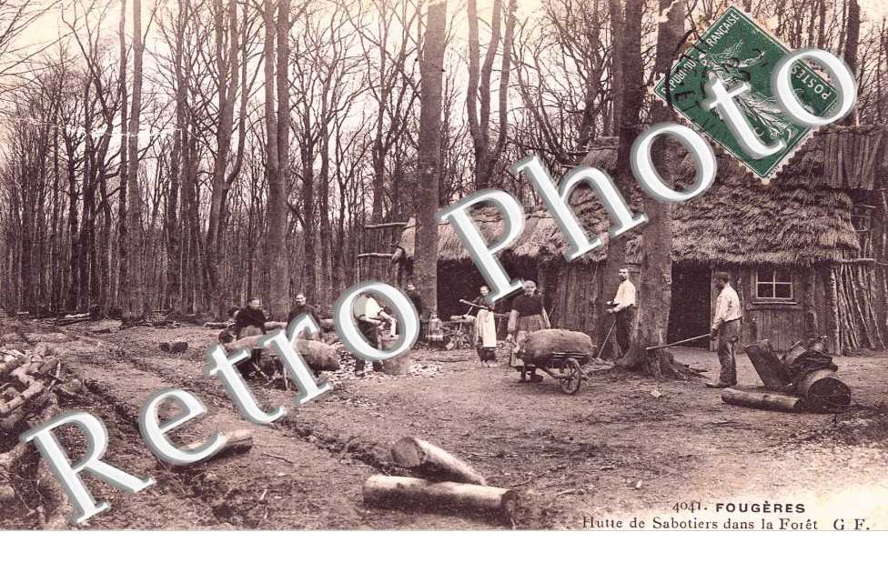 hutte de sabotiers dans la foret