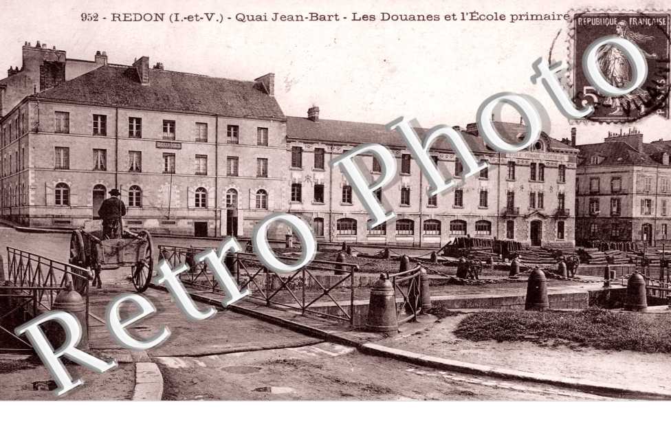 quai Jean Bart, les Douanes et l&#039;Ecole primaire