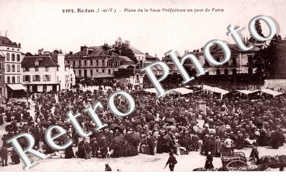 place de la sous prefecture un jour de foire