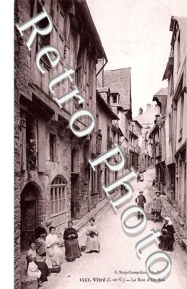 LA RUE D&#039;EN BAS