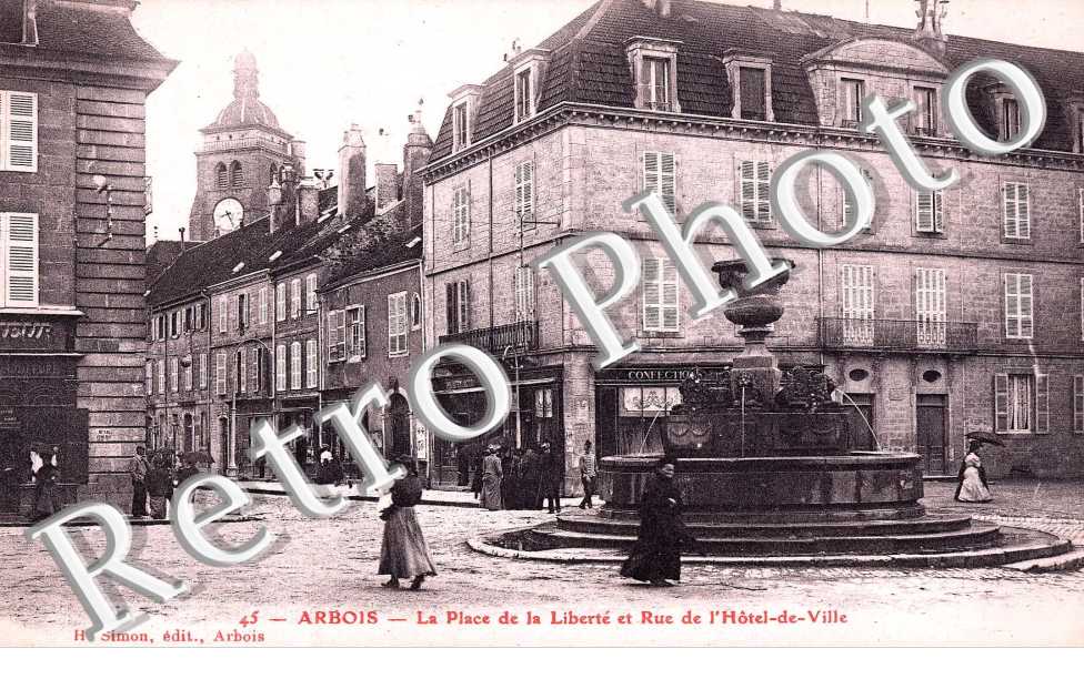 la place de la Liberte et rue de l&#039;hotel de ville