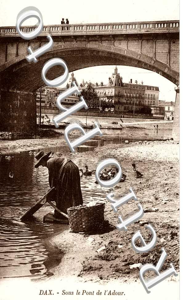 sous le pont de l&#039;Adour (laveuse)