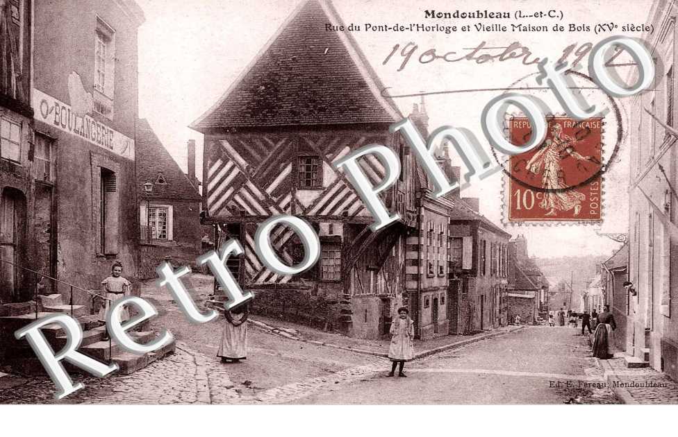 rue du Pont de l&#039;Horloge et vieilles maison de Bois