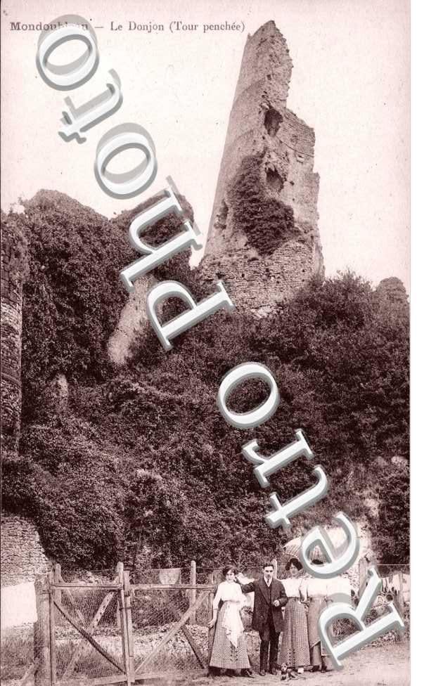 le donjon - Tour Penchee