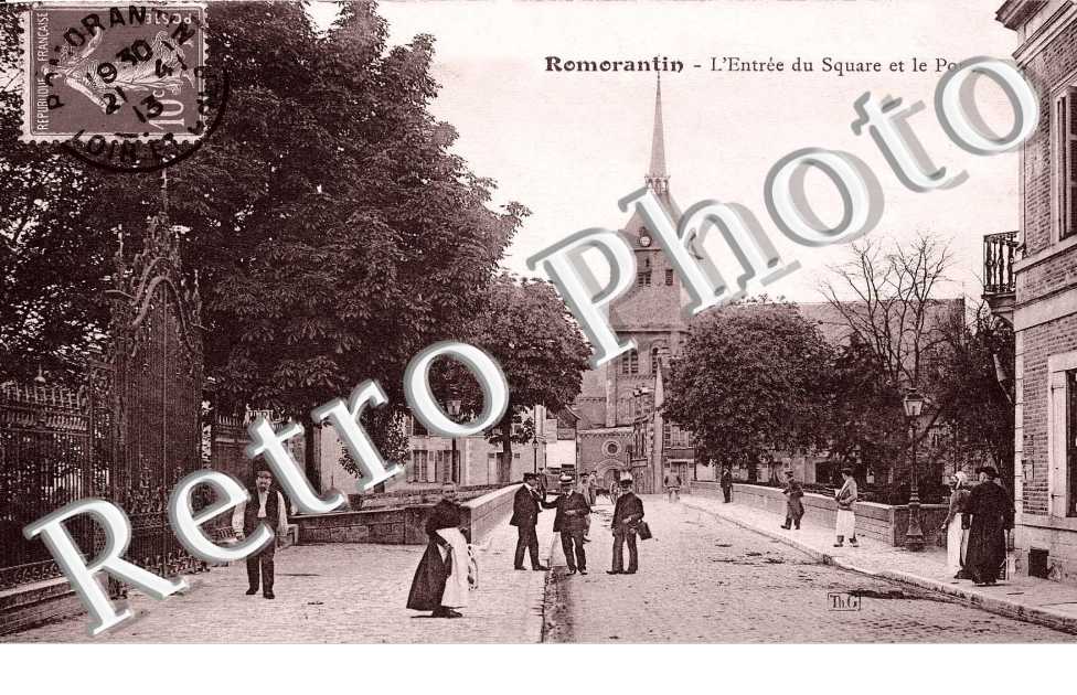 l&#039;enree du square et le pont