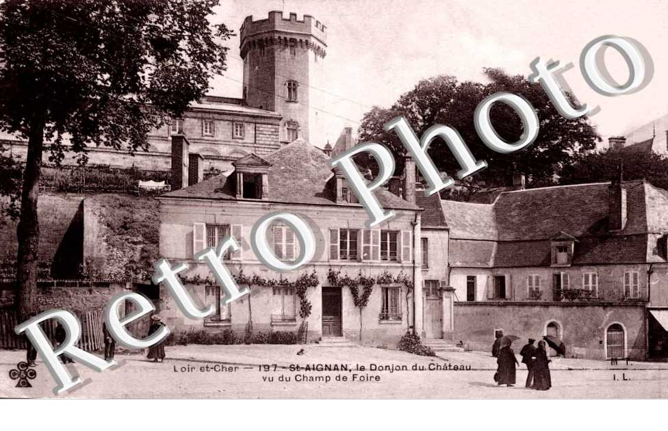LE DONJON DU CHATEAU VUE DU CHAMP DE FOIRE