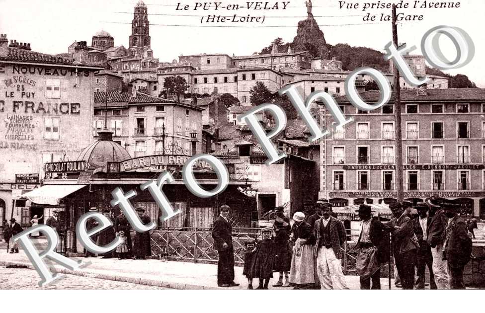 vue prise de l'avenue de la gare