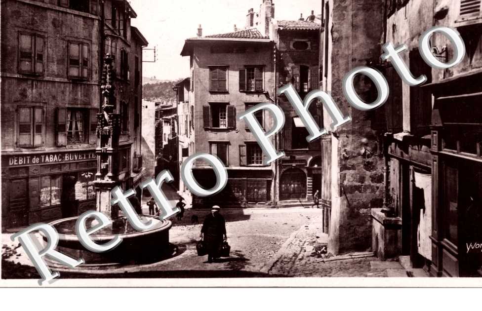 Rue des Tables et Fontaine du XVe s