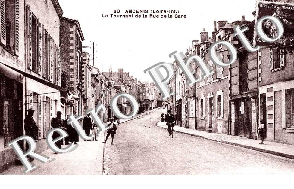 le tournant de la rue de la gare.