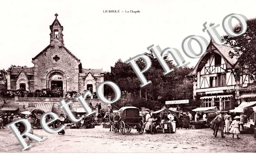 La Chapelle - Sortie de Messe