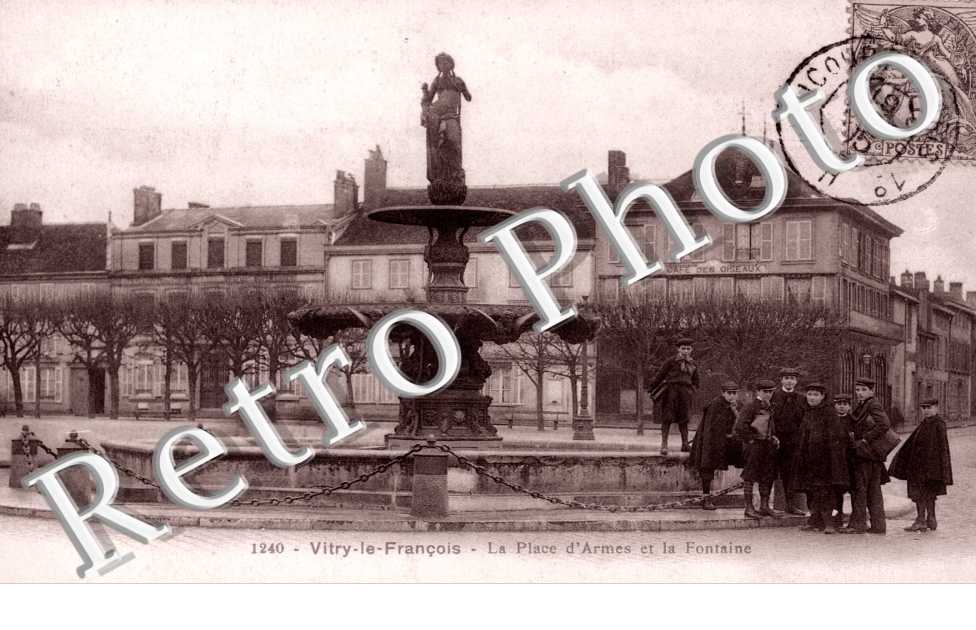place d&#039;Armes et la fontaine