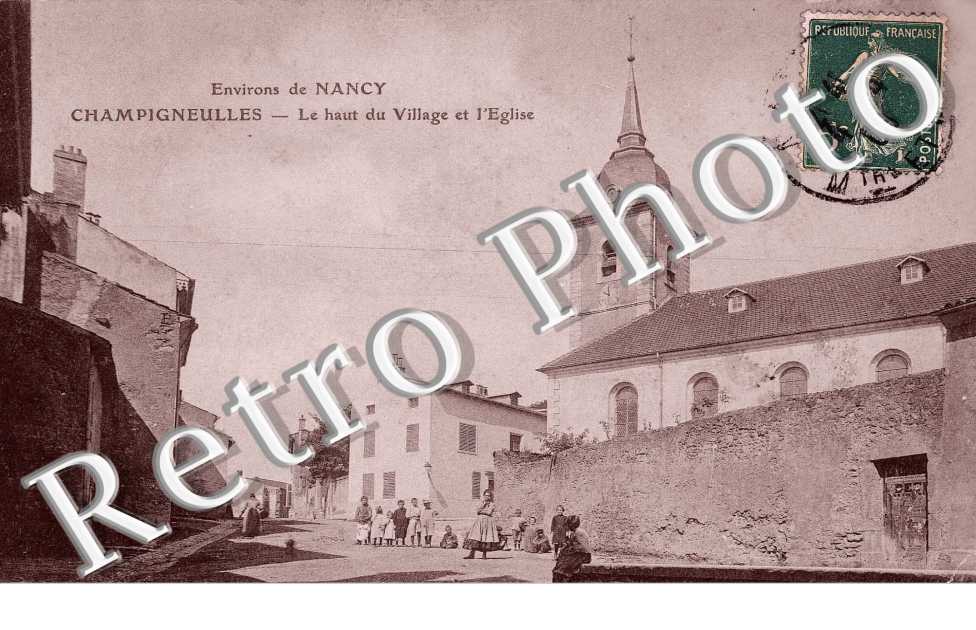 LE HAUT DU VILLAGE ET L&#039;EGLISE