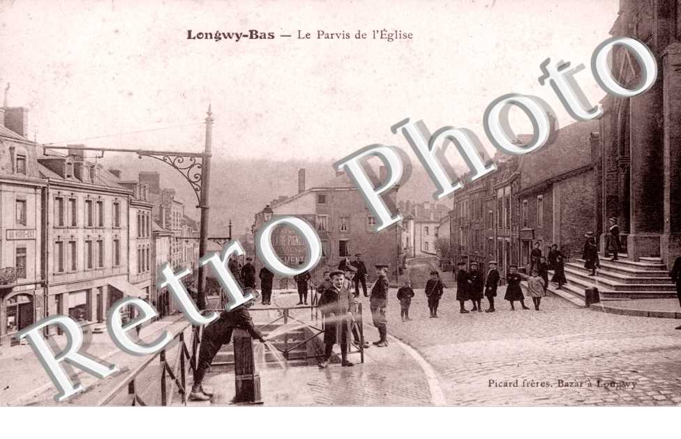 Le Parvis de l&#039;Eglise
