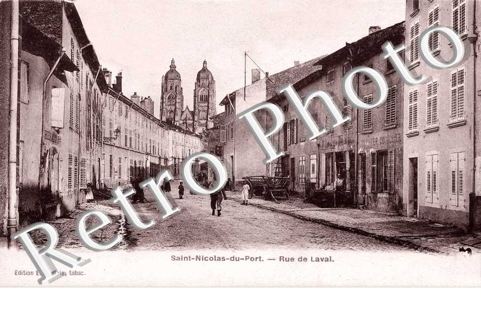 Rue de Laval