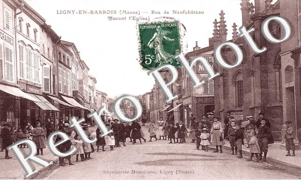 Rue de Neufchateau (devant l&#039;eglise)