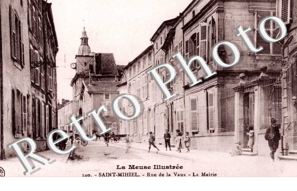 Rue de la Vaux, la Mairie