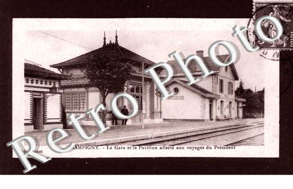 la gare et le Pavillon affecte aux Voayges du President