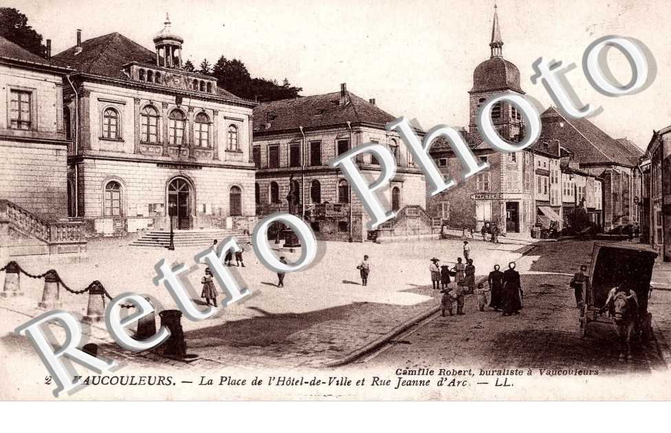 La Place de l'Hotel de Ville et Rue Jeanne d'Arc