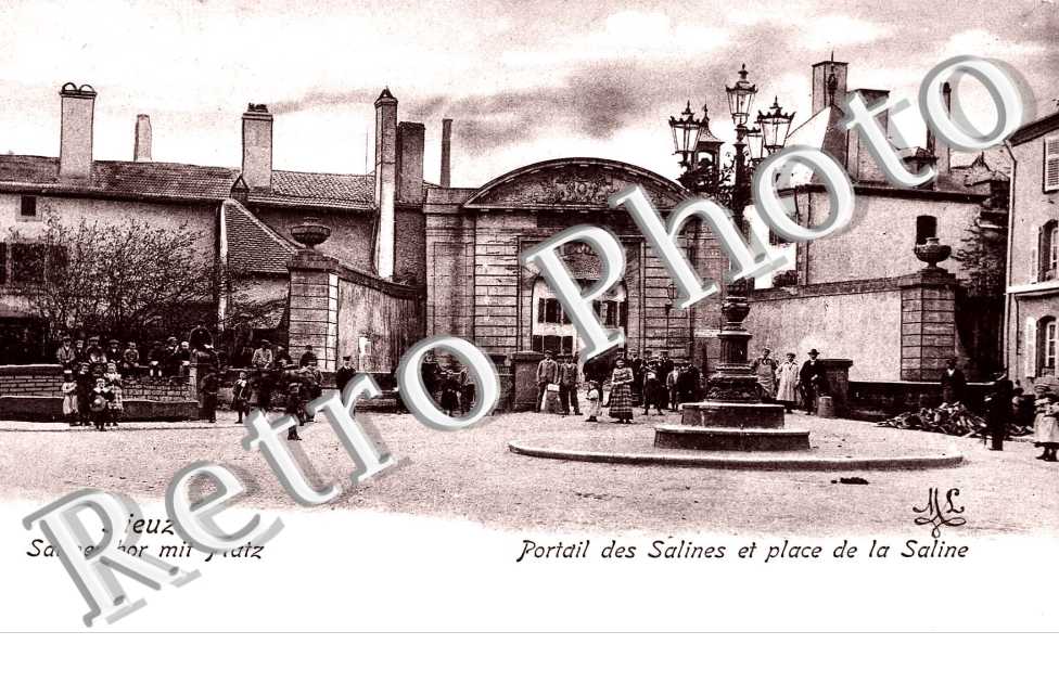 Portail des Salines et Place de la Saline