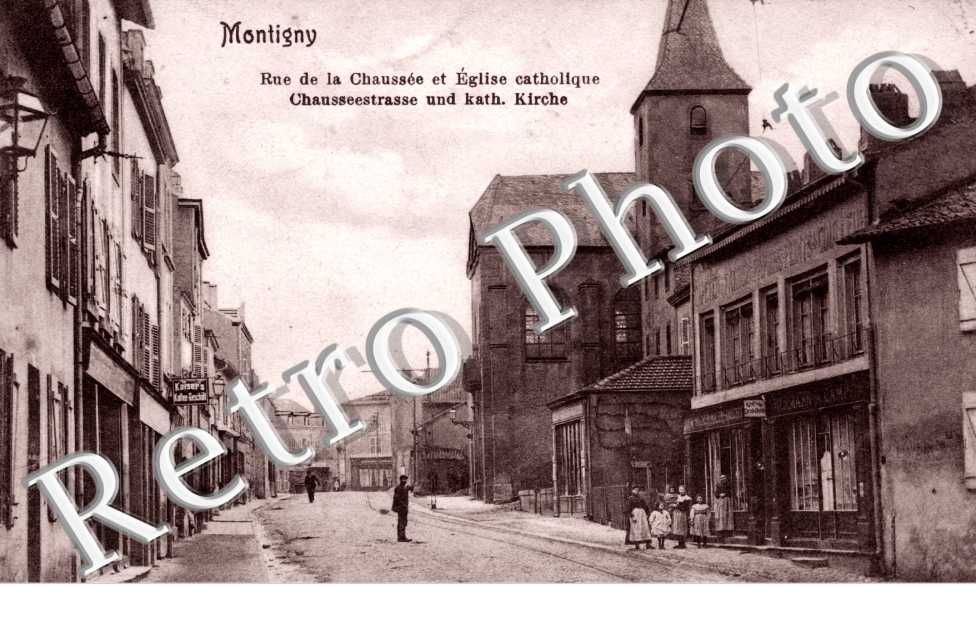 rue de la Chaussee et eglise catholique